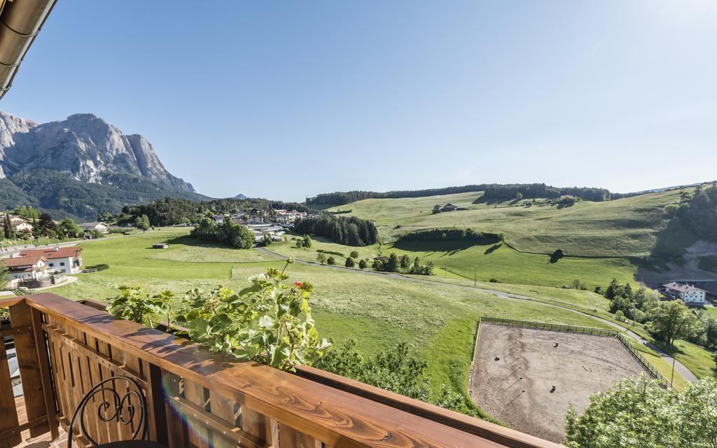 Hotel Alpenflora Castelrotto Exterior photo